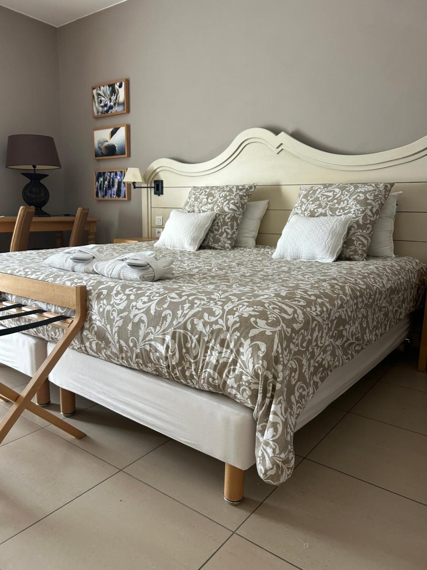 Suite Superieure Domaine Du Golf St Endreol, 1 A 2 Personnes La Motte  Ngoại thất bức ảnh